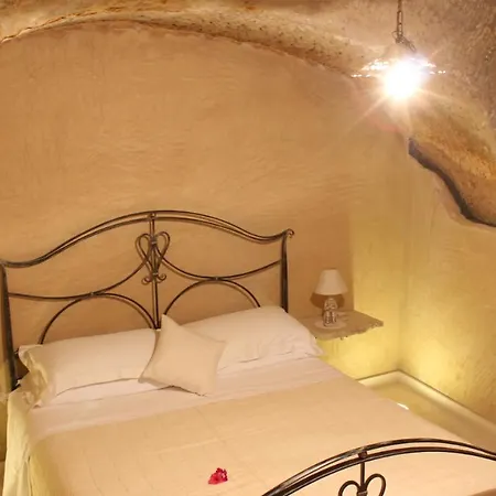 Lo Gnomo Bed & Breakfast 3*