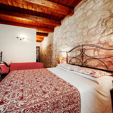 Lo Gnomo Bed & Breakfast 3*
