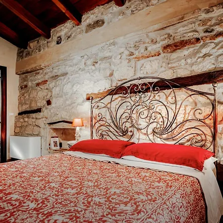 Lo Gnomo Bed & Breakfast 3*